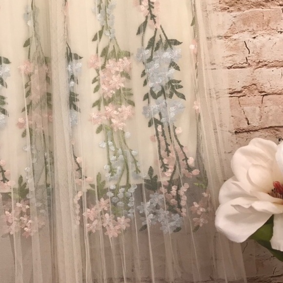 Beautiful floral tulle skirt - Picture 5 of 8